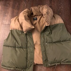 Zara colorblock tan and green puffer vest